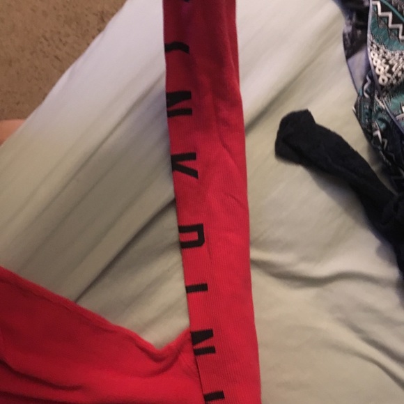 Pink red crop top - Picture 2 of 3